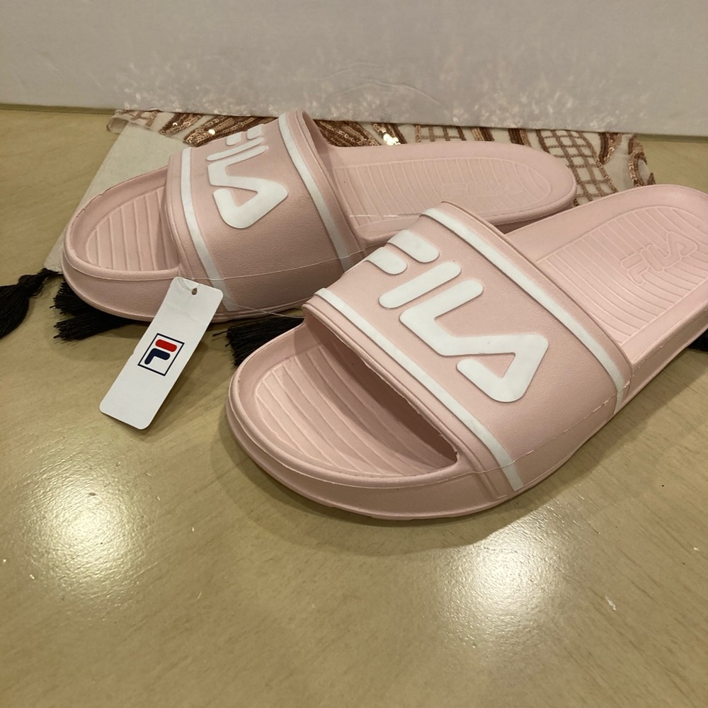 New FILA Sleek Slide Size  10 Pink / White Slip-On Women’s Slide Sandals